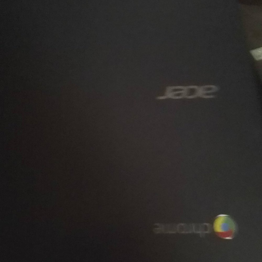 Acer Chromebook grey c720 series with wireless mouse portable speakers